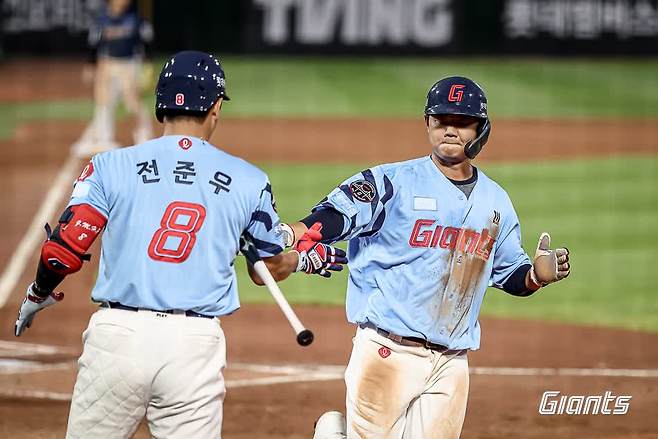 롯데 자이언츠 손호영이 29일 부산 사직야구장에서 열린 2025 신한 SOL Bank KBO리그 NC 다이노스와 홈경기에 3번타자 겸 3루수로 선발 출전해 3타수 2안타(1홈런) 3타점 2득점 1볼넷으로 맹활약했다. 롯데 자이언츠