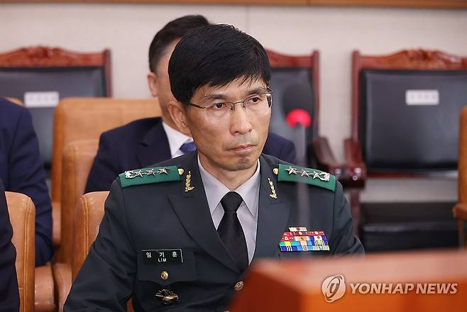법사위 출석한 임기훈 국방대 총장 (서울=연합뉴스) 김주형 기자 = 21일 오전 '순직 해병 진상규명 방해 및 사건은폐 등의 진상규명을 위한 특별검사 임명법'(채상병특검법)에 대한 입법청문회가 진행되는 국회 법제사법위원회 전체회의에 임기훈 국방대학교 총장이 출석해 자리하고 있다. 2024.6.21 kjhpress@yna.co.kr