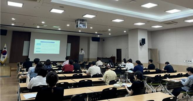 ▲ 지난 11일과 18일 인천시 시·군·구 및 산하·소속 기관의 계약담당자를 대상으로 '찾아가는 공공구매제도 설명회'가 열렸다. /사진제공=인천지방중소벤처기업청