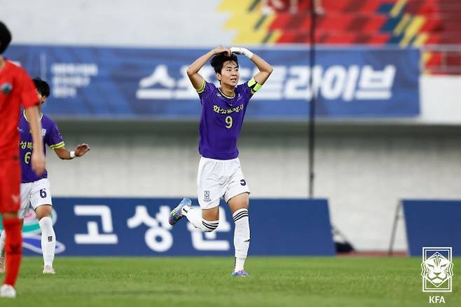 　30일 경남 고성종합운동장서 열린 제62회 청룡기 전국고교 축구대회 결승전에서 부평고에 선제골을 터트린 손민준이 세리머니를 하고 있다. 사진=대한축구협회
