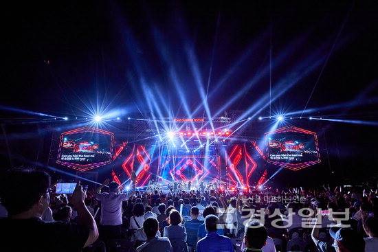 ▲ 울산의 대표 여름 음악축제인 '2025 울산서머페스티벌'이 오는 8월2일부터 7일까지 6일간 울산 각지에서 릴레이 공연 형식으로 개최된다. 사진은 지난 공연 모습.