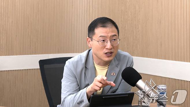 김상욱 더불어민주당 의원이 31일 뉴스1TV '팩트앤뷰'에 출연해 질문에 답하고 있다.