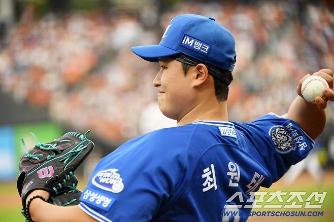 30일 대전 한화생명볼파크에서 열린 한화 이글스와 삼성 라이온즈의 경기. 삼성 최원태가 몸을 풀고 있다. 대전=박재만 기자 pjm@sportschosun.com/2025.07.30/