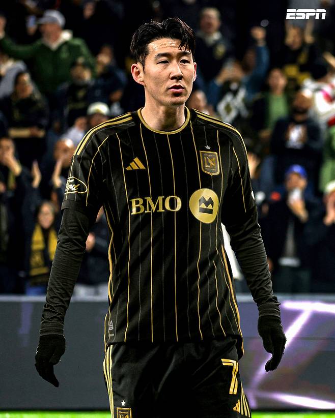 손흥민 LA FC 유니폼 합성 이미지. 손흥민은 이번여름 미국프로축구(MLS) 클럽 LA FC의 관심을 받고 있다. 토트넘의 프리시즌 아시아 투어가 끝나는 8월쯤 거취가 최종 결정날 것으로 전망된다. 출처=ESPN