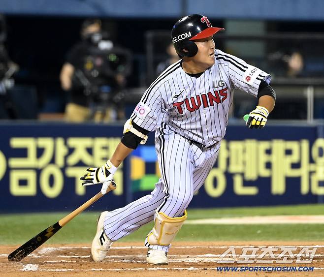 29일 잠실야구장에서 열린 KT와 LG의 경기, 힘차게 타격하는 LG 박관우. 잠실=허상욱 기자wook@sportschosun.com/2025.07.29/