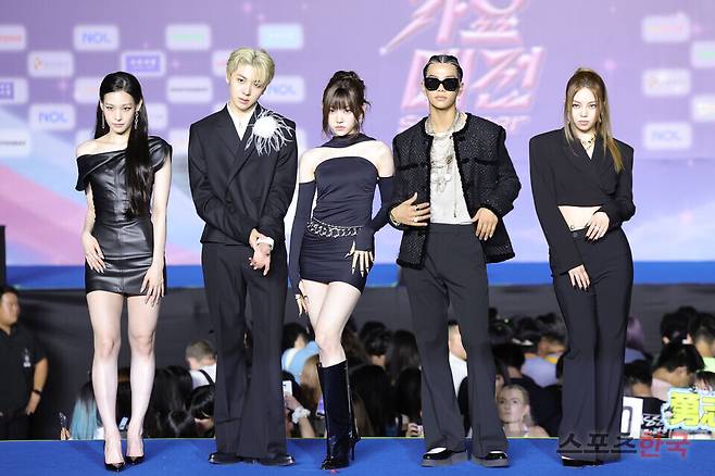 SBS 가요대전 썸머 블루카펫 행사에 참석한 그룹 올데이 프로젝트. 25.7.26 ⓒ이혜영 기자 lhy@hankooki.com