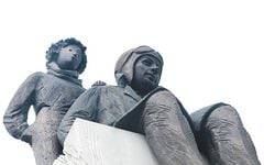 벨쿠르광장에 선 생택쥐페리와 어린왕자의 동상.