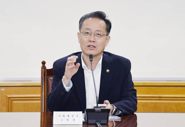이형일 기획재정부 차관이 31일 서울 중구 은행회관에서 열린 ‘거시경제금융회의’를 주재하고 있다. 기획재정부 제공