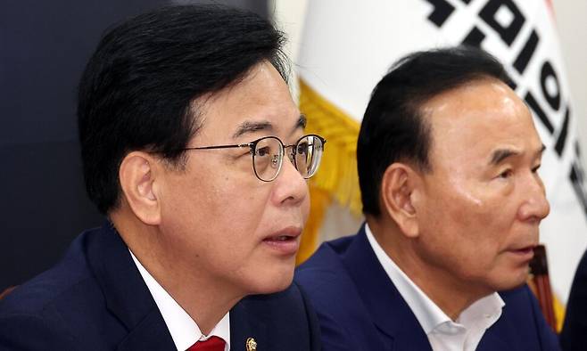 송언석 국민의힘 비상대책위원장 겸 원내대표가 31일 서울 여의도 국회에서 열린 비상대책위원회의에 참석해 발언하고 있다. 김경호 선임기자 jijae@hani.co.kr
