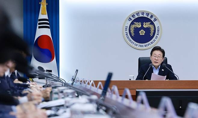 이재명 대통령이 31일 서울 용산 대통령실 청사에서 열린 6차 수석·보좌관 회의에서 발언하고 있다. 대통령실통신사진기자단
