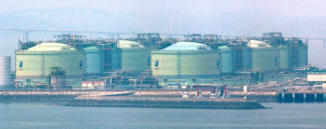 한미 관세 협상이 타결된 31일 인천시 연수구 송도동 한국가스공사 인천생산기지 내 액화천연가스(LNG) 저장탱크 모습. 연합뉴스