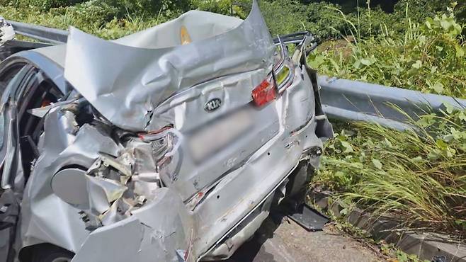 오늘(31일) 오전 10시 50분쯤 서귀포시 안덕면 상창교차로에서 발생한 교통사고 현장 (제주소방안전본부 제공)