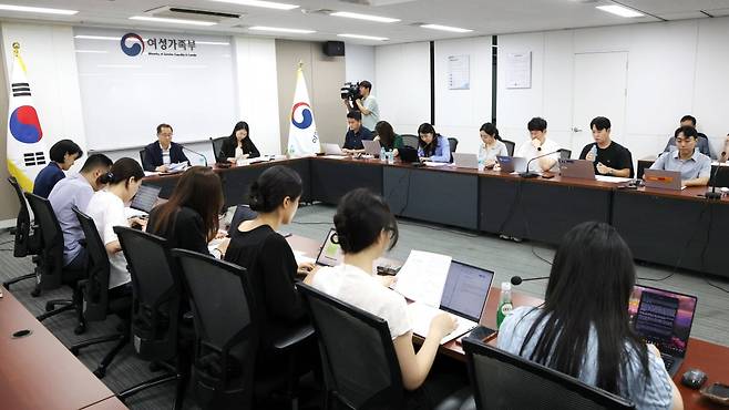 이재웅 여성가족부 다문화가족과장이 31일 오전 서울 종로구 정부서울청사에서 2024년 전국 다문화가족 실태조사 결과를 발표하고 있다. /사진=뉴스1