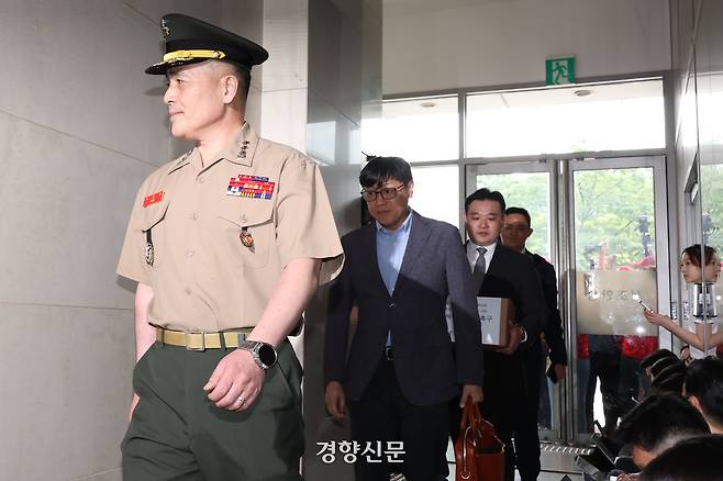 박정훈 전 해병대 수사단장이 31일 서울 서초구 순직 해병(채 상병) 특검에 사무실에 참고인 조사를 받기 위해 출석하고 있다. 한수빈 기자