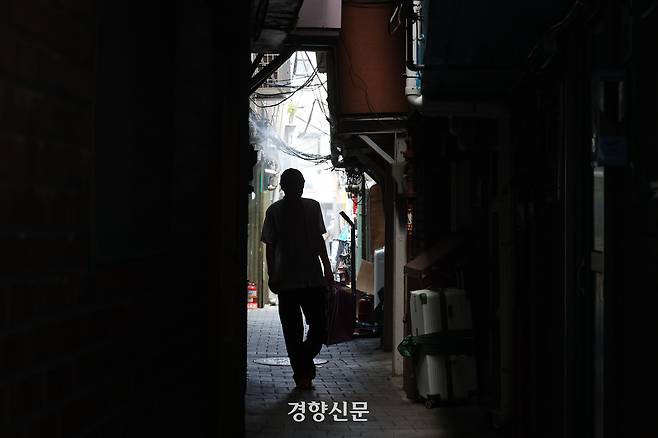 지난 9일 서울 종로구 쪽방촌에 쿨링포그가 가동되고 있다. 한수빈 기자