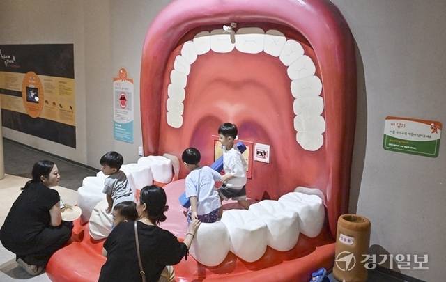 신체구조 체험형 전시인 '우리 몸은 어떻게' 전시물. 홍기웅기자