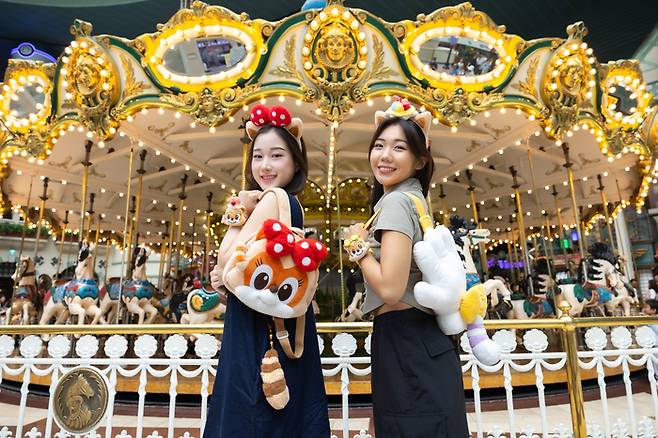 롯데월드 어드벤처 스테디셀러 굿즈 가방 / 사진=롯데월드 어드벤처