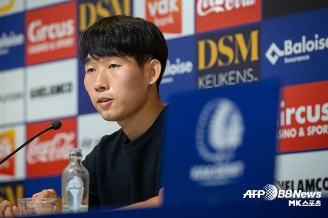 FC 낭트(프랑스)가 한국 축구 대표팀 미드필더 홍현석(26)을 임대 영입했다. 낭트는 7월 31일 홈페이지를 통해 “우리는 FSV 마인츠 05(독일)와 홍현석에 관한 협상을 이어왔다”며 “우린 마인츠와 홍현석의 완전 이적 옵션이 포함된 임대 이적에 합의했다”고 전했다. 이어 “홍현석은 한국 국가대표 공격형 미드필더다. 홍현석은 우리의 공격력을 끌어올리는 데 앞장설 것”이라고 기대했다. 홍현석은 낭트에서 ‘에이스’의 상징인 등 번호 7번을 달고 뛴다. 사진=AFPBBNews=News1