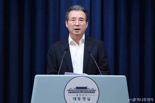 (서울=뉴스1) 이재명 기자 = 김용범 정책실장이 31일 서울 용산 대통령실 청사에서 한미 관세 협상 타결 관련 브리핑을 하고 있다. 2025.7.31/뉴스1  Copyright (C) 뉴스1. All rights reserved. 무단 전재 및 재배포,  AI학습 이용 금지. /사진=(서울=뉴스1) 이재명 기자