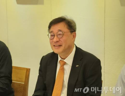 박윤규 정보통신산업진흥원장이 31일 기자간담회를 열고  AI 추진전략 및 조직개편 방안을 설명했다./사진=윤지혜 기자