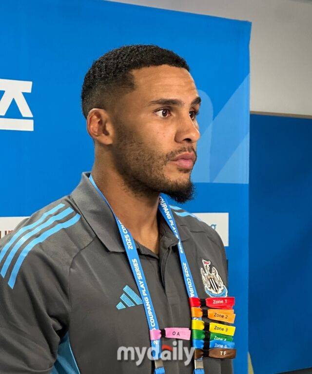 30일 수원월드컵경기장에서 펼쳐진 팀 K리그와의 경기 후 인터뷰를 진행한 자말 라셀스/최병진 기자