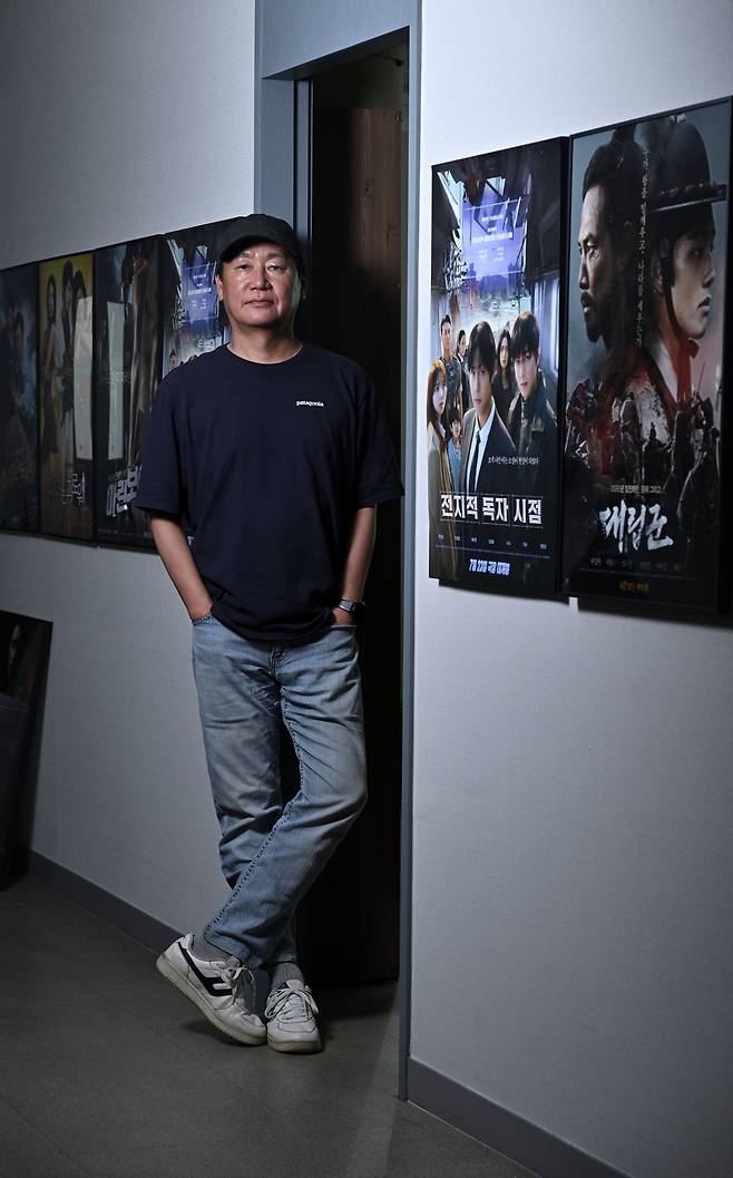 원동연 리얼라이즈픽쳐스 대표가 25일 오후 서울 강남구 리얼라이즈픽쳐스 본사에서 헤럴드경제와 인터뷰에 앞서 포즈를 취하고 있다. 임세준 기자