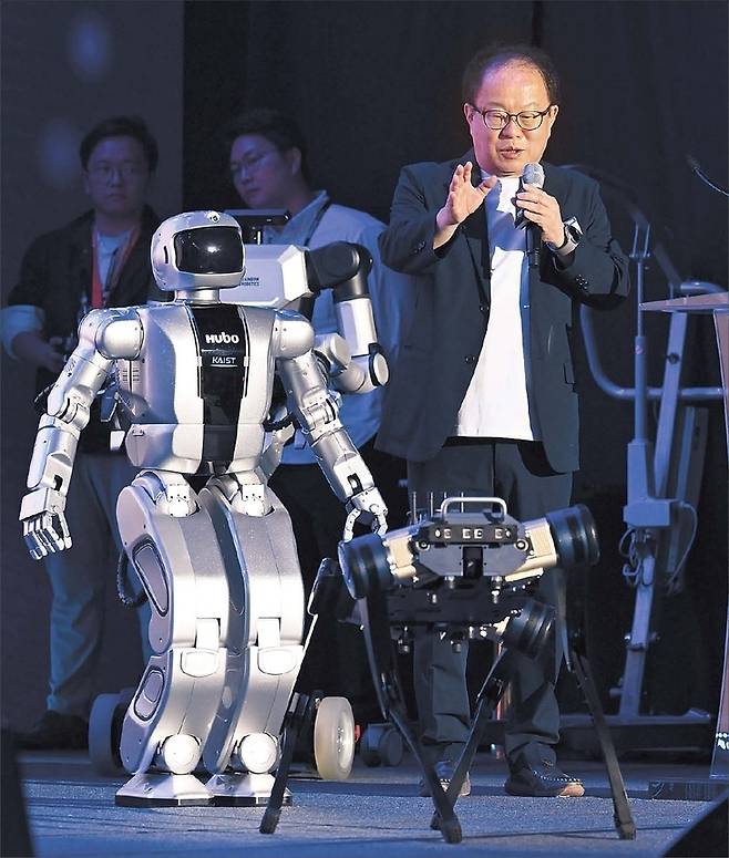 오준호 KAIST 명예교수가 개발한 휴머노이드 ‘휴보’.[헤럴드DB]