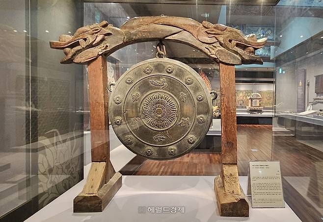 은해사 성보박물관의 청동북 및 북걸이