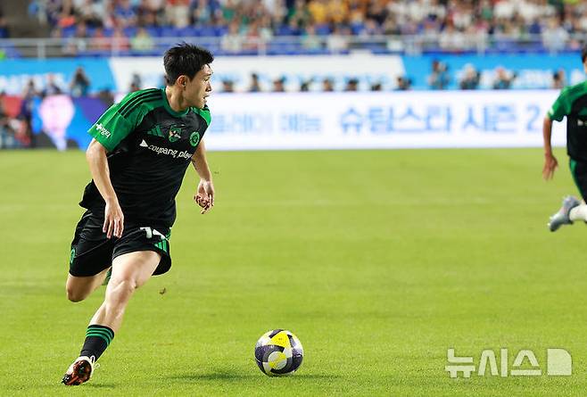 (Suwon = News) Reporter Lee Young -hwan = The 2025 Kupang Play Series Newcastle United and Team K -League match and team K -League are breaking through. 2025.07.30. 20hwan@newsis.com