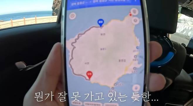 [뉴시스] 유튜버가 확인한 내비게이션 예상 경로와 당시 위치(빨간 점). (출처=유튜브 '웅이woongei') *재판매 및 DB 금지