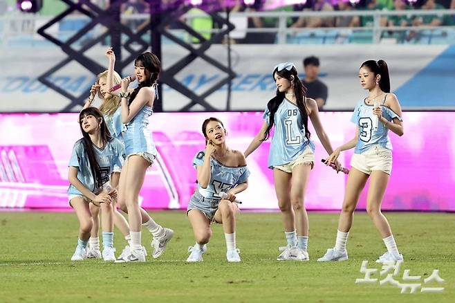 30일 수원월드컵경기장에서 열린 2025 쿠팡플레이 시리즈 팀 K리그와 뉴캐슬 유나이티드 경기에서 그룹 아이브가 축하공연하고 있다. 박종민 기자