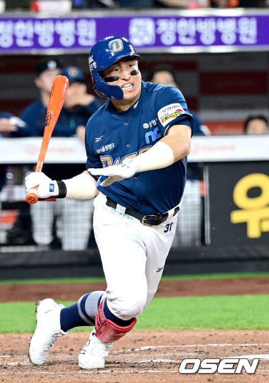 [OSEN=대전, 최규한 기자] 18일 오후 대전 한화생명 볼파크에서 ‘2025 신한 SOL Bank KBO리그’ 한화 이글스와 NC 다이노스의 경기가 열렸다.홈팀 한화는 엄상백, 방문팀 NC는 로건 앨런을 선발로 내세웠다.3회초 1사 1, 3루 상황 NC 손아섭이 추격의 1타점 적시타를 날리고 있다. 2025.04.18 / dreamer@osen.co.kr