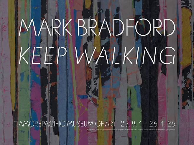 아모레퍼시픽미술관 현대미술 기획전 ‘Mark Bradford: Keep Walking’ 전시 포스터. 아모레퍼시픽 제공