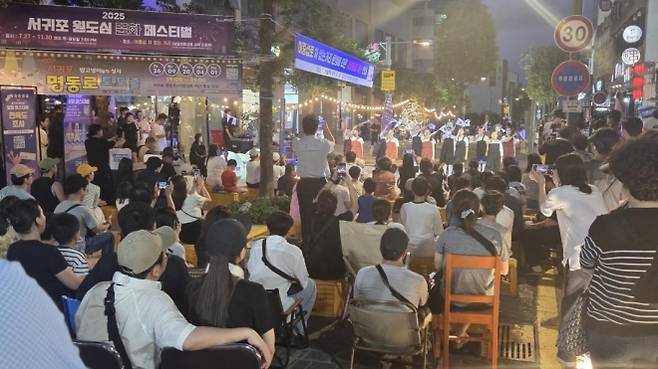 지난 27일 개막한 서귀포 이중섭거리~명동로 일대의 원도심을 중심으로 한 서귀포 원도심 문화페스티벌의 모습. 서귀포시 제공