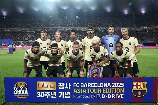 ▲ 31일 오후 서울월드컵경기장에서 FC서울과 FC바르셀로나의 친선경기가 열렸다. 라민 야말이 2골을 터뜨리며 이름값을 톡톡히 한 바르셀로나가 조영욱과 야잔의 골로 반격한 서울에 7-3으로 이겼다. ⓒ&nbsp;연합뉴스