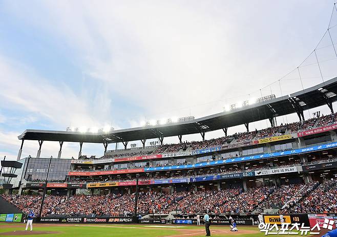 30일 대전 한화생명 볼파크에서 열린 한화 이글스와 삼성 라이온즈의 KBO리그 정규시즌 맞대결 경기가 매진됐다. 대전, 김한준 기자