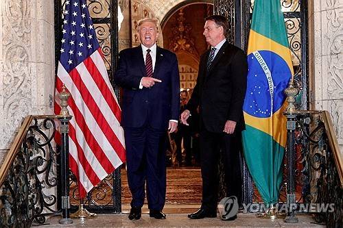 2020년 3월 만난 트럼프(왼쪽)와 보우소나루 [로이터 연합뉴스 자료사진. 재판매 및 DB 금지]
