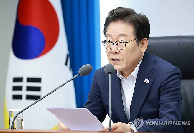 이재명 대통령 (서울=연합뉴스) 홍해인 기자 = 이재명 대통령이 30일 서울 용산 대통령실 청사에서 열린 비상경제점검 태스크포스(TF) 3차 회의에서 발언하고 있다. 2025.7.30 hihong@yna.co.kr