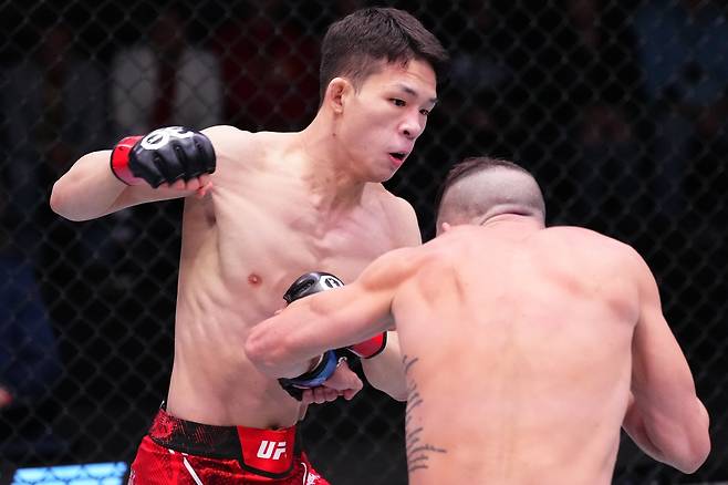 거세게 몰아치는 박현성 [UFC 제공. 재판매 및 DB 금지]