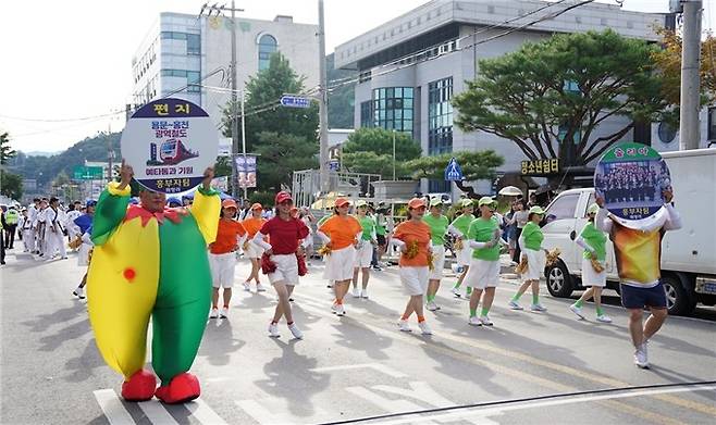 맥주축제 전야제 퍼레이드 [홍천문화재단 제공.재판매 및 DB 금지]