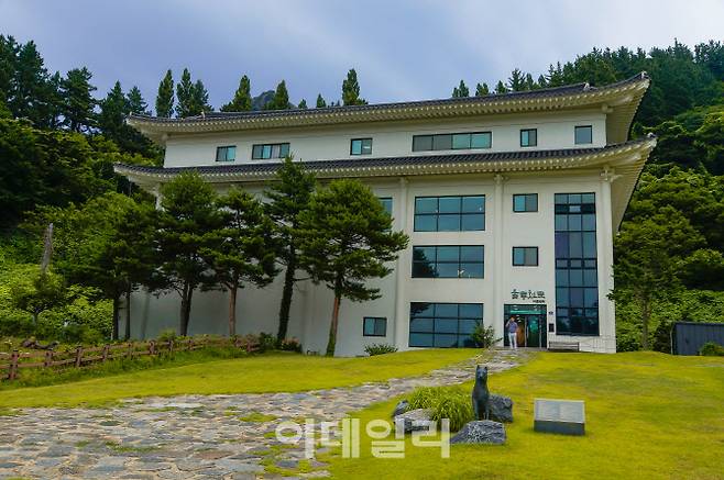 가수 이장희가 설립한 울릉천국 아트센터 외관