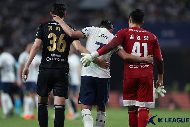 2022년 쿠팡플레이 시리즈에 참가한 손흥민(가운데). 사진=한국프로축구연맹