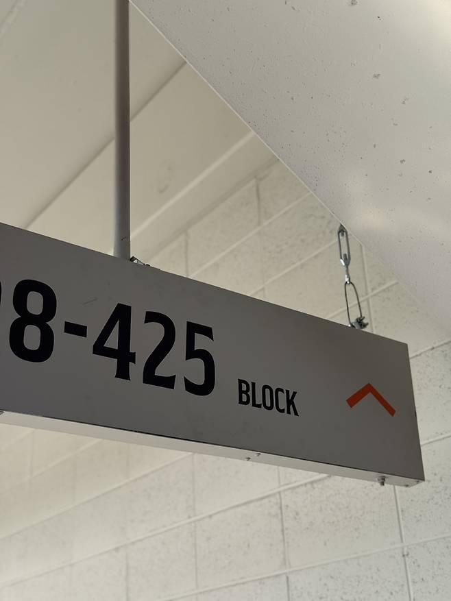 대전 한화생명 볼파크 내 행잉 간판에 와이어 보강을 진행했다. 대전 | 박연준 기자 duswns0628@sportsseoul.com