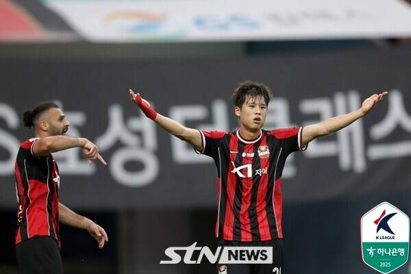 FC서울 소속으로 함께 뛸 당시 야잔(왼쪽)과 김주성. /사진=한국프로축구연맹