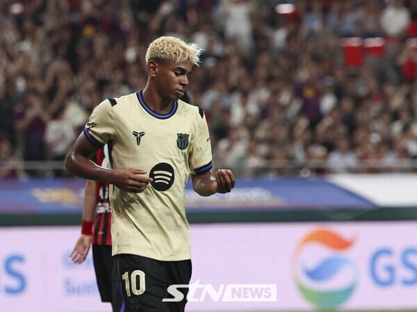 31일 서울 마포구 상암월드컵경기장에서 열린 FC 바르셀로나 2025 아시아 투어 FC 바르셀로나 대 FC서울의 경기, FC바르셀로나 라민 야말이 멀티골을 성공시키고 세리머니하고 있다. /사진=뉴시스