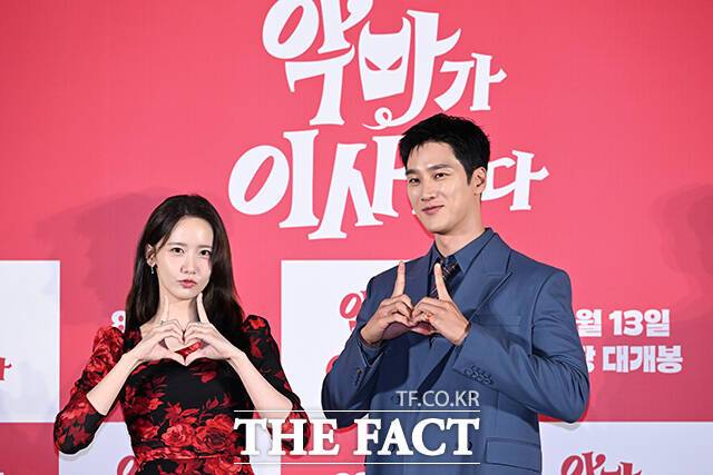 배우 임윤아(왼쪽)와 안보현이 영화 '악마가 이사왔다' 홍보를 위해 '놀라운 토요일'과 '냉장고를 부탁해 since 2014'에 출연한다. /서예원 기자