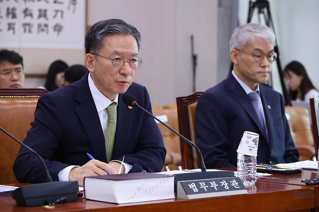 정성호 법무부 장관이 1일 서울 여의도 국회에서 열린 법제사법위원회 전체회의에서 질의에 답하고 있다. 2025.08.01. 뉴시스