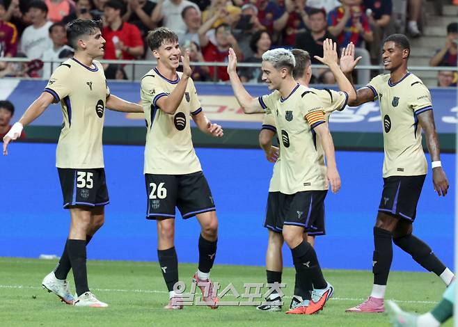 2025 FC바르셀로나 아시아투어 FC서울 친선경기가 31일 오후 서울월드컵경기장에서 열렸다. 바르셀로나 가비가 6번째 골을 성공시키고 기뻐하고있다. 상암=정시종 기자 capa@edaily.co.kr /2025.07.31.