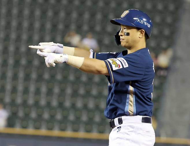 17일 오후 잠실야구장에서 열린 2025 프로야구 NC와 LG 경기. NC 손아섭이 8회 1타점 적시타를 날리고 기뻐하고 있다. 잠실=정시종 기자 capa@edaily.co.kr /2025.06.17.