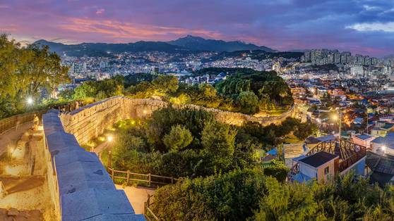 한양의 수도성곽인 한양도성 낙산구간. [사진 서울시]